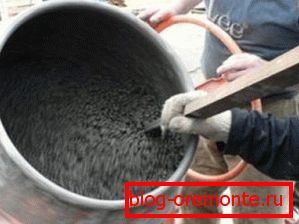 Мешање на смесата во бетонски миксер Мешање на смесата во бетонски миксер