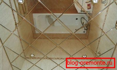 Огледало со вградени светилки Огледало со вградени светилки